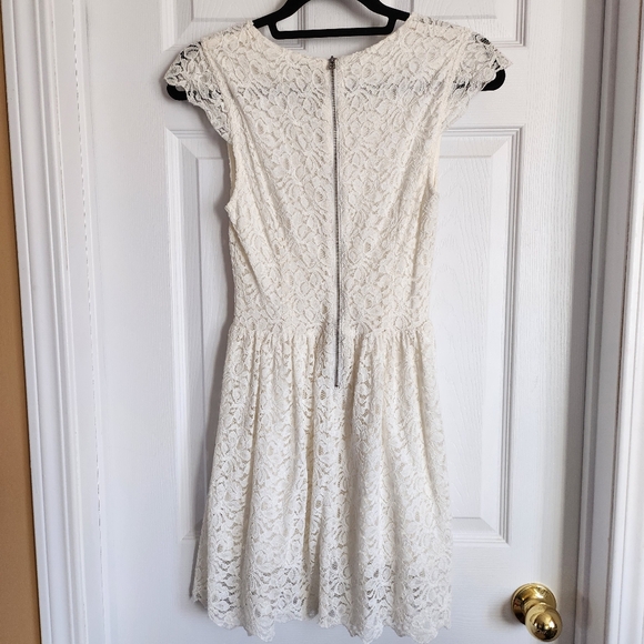 Aritzia Talula Belgravia Dress size 2 - Picture 3 of 3